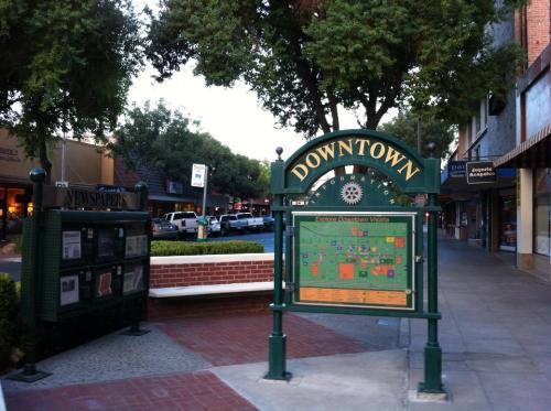 visalia_downtown_02